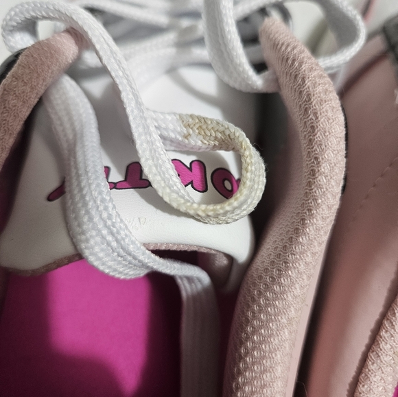 Sanrio Hello kitty casual sneakers! - Picture 4 of 6